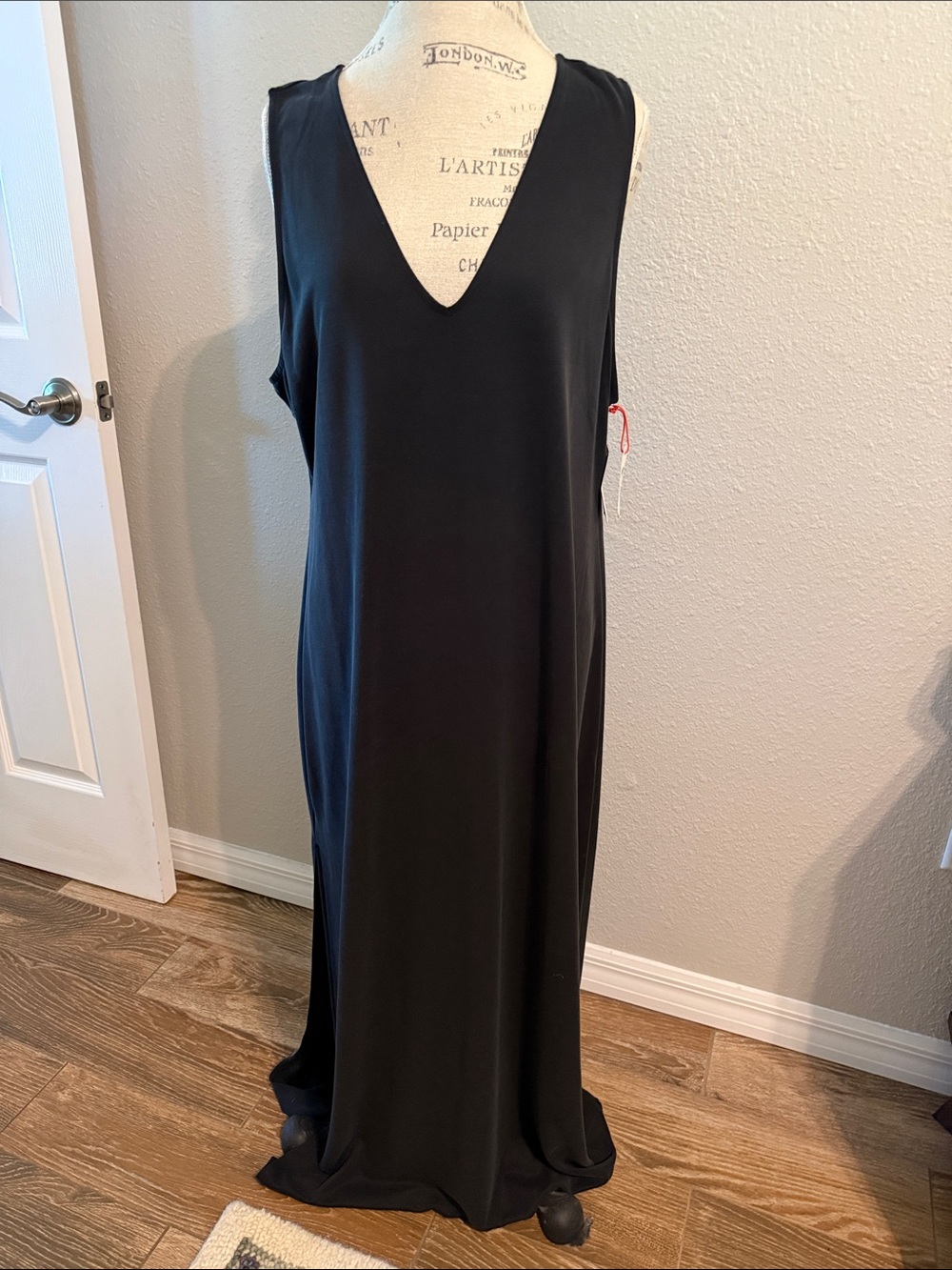 Sleeveless V-Neck Black Maxi Dress